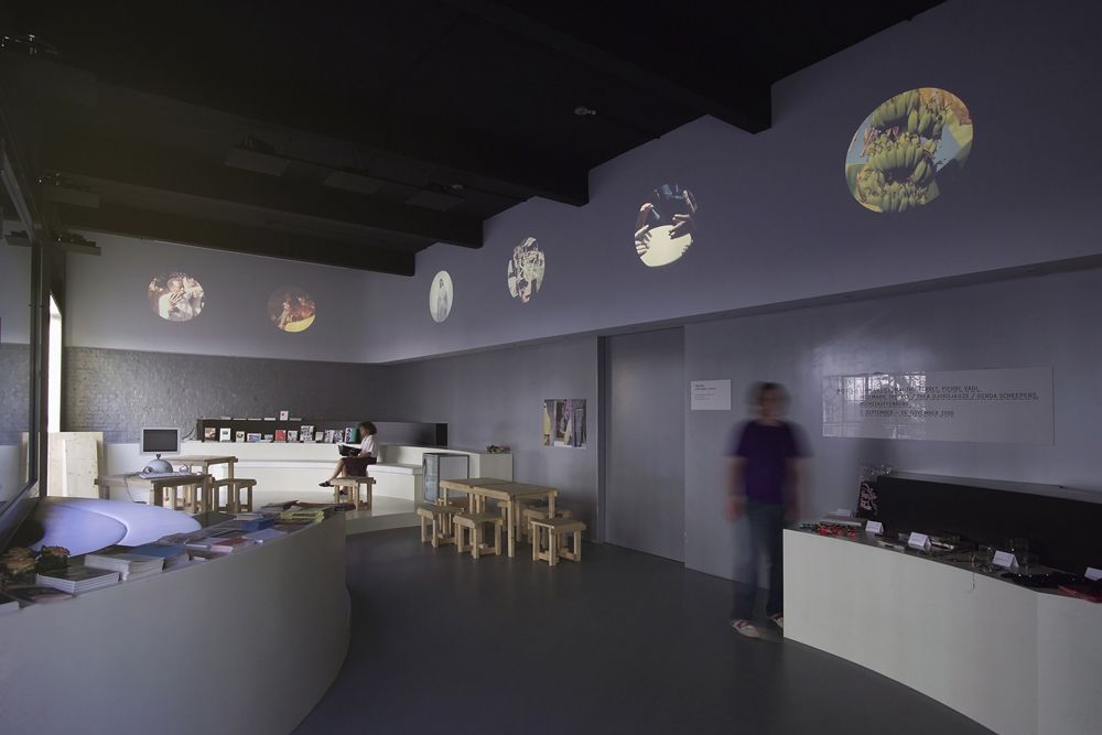02_Damien_Roach_2006_Ausstellungsansicht_KunstHalle_SanktGallen
