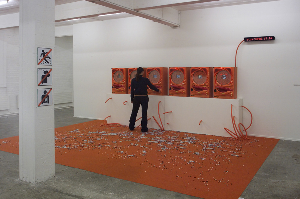 02_Etoy_2002_Ausstellungsansicht_KunstHalle_SanktGallen